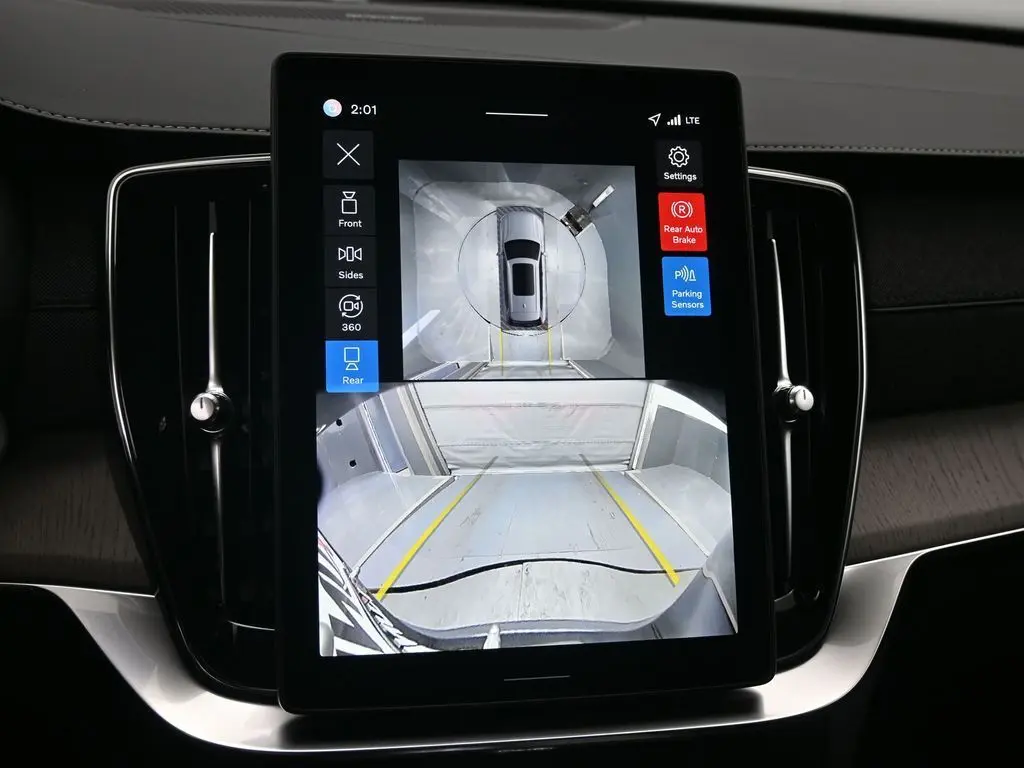 2026 Volvo - image 13