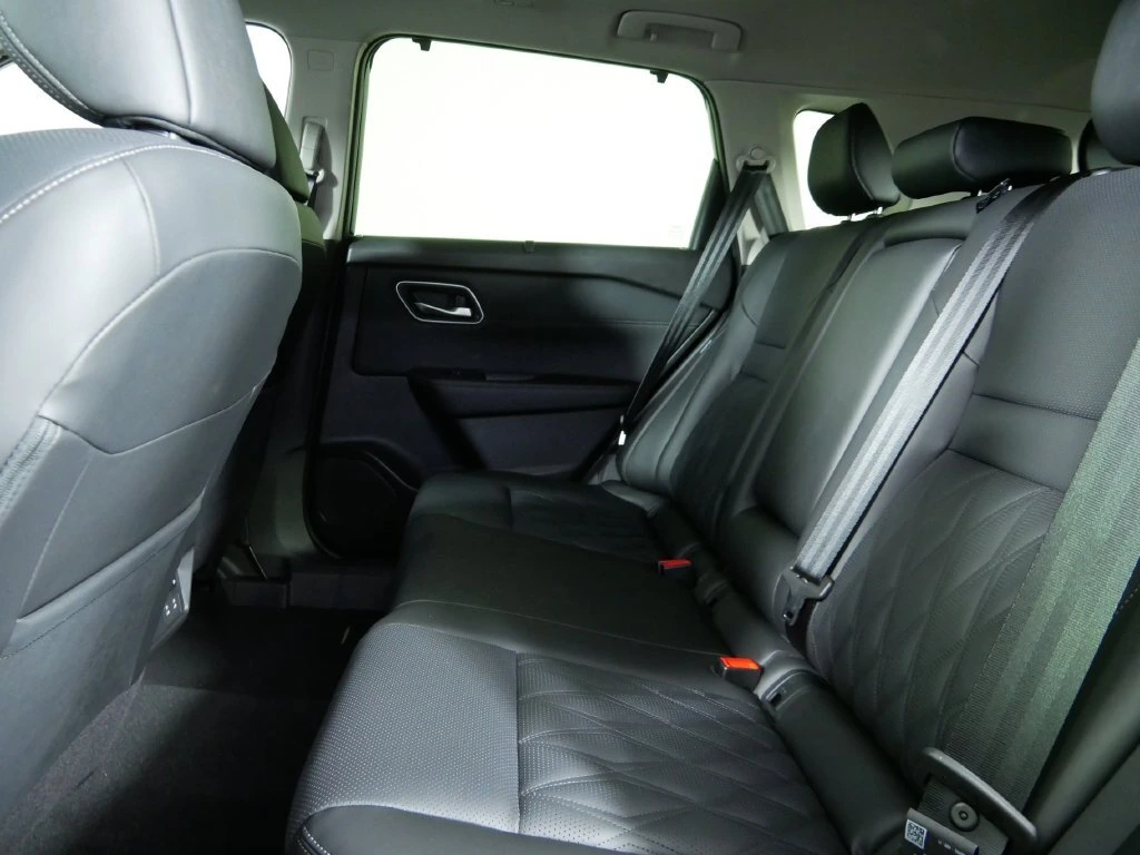 2026 Nissan Rogue Platinum - Photo 17