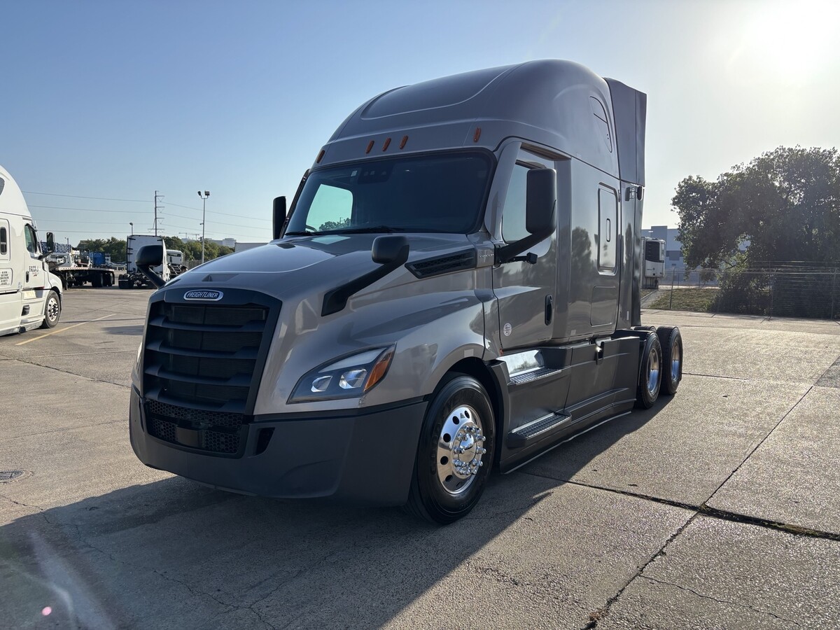 2024 FREIGHTLINER Cascadia