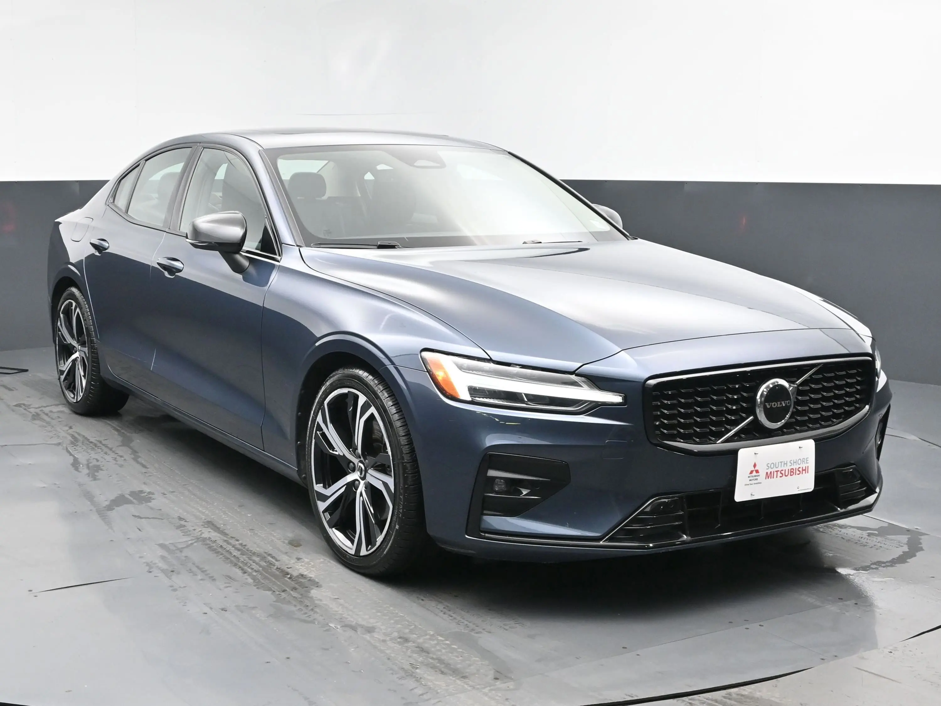 2024 Volvo S60 B5 AWD Core photo 2