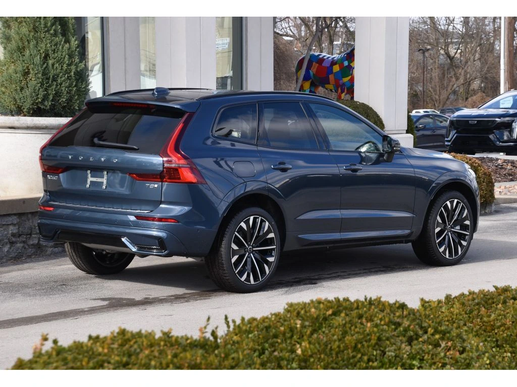 2026 Volvo - image 4