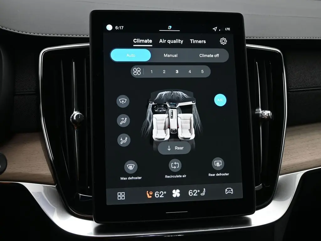 2026 Volvo - image 15