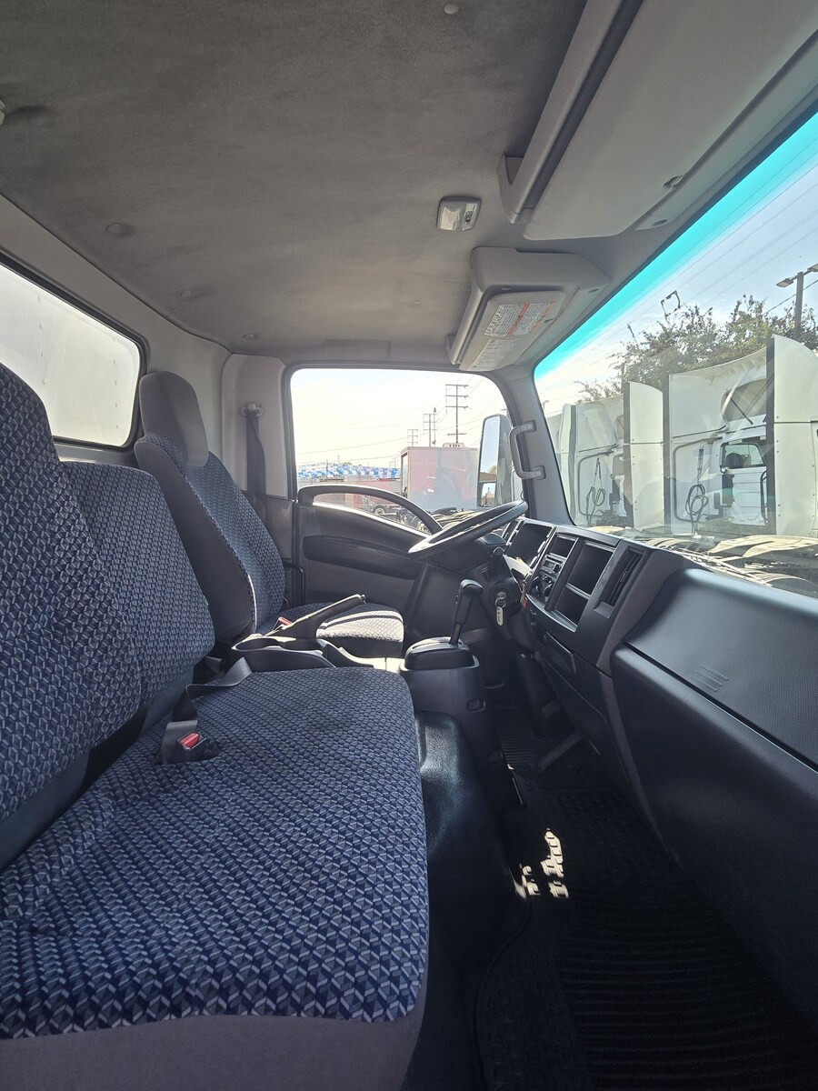 2022 Isuzu in CA — photo 6