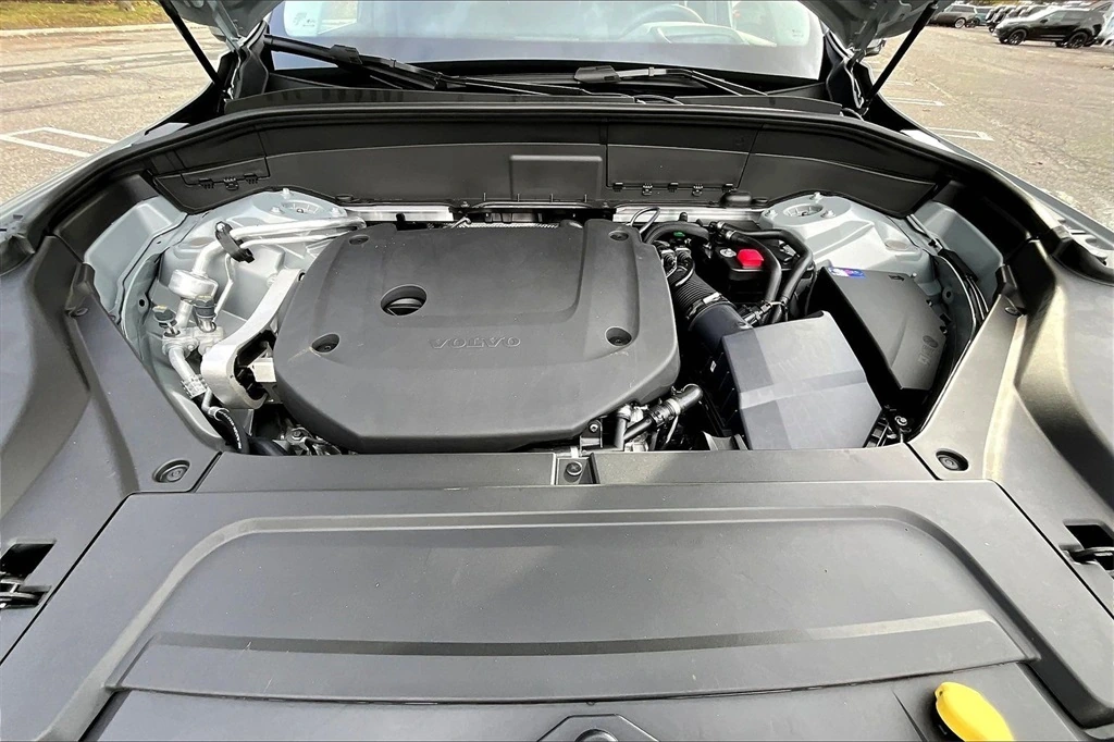 2026 Volvo - image 12