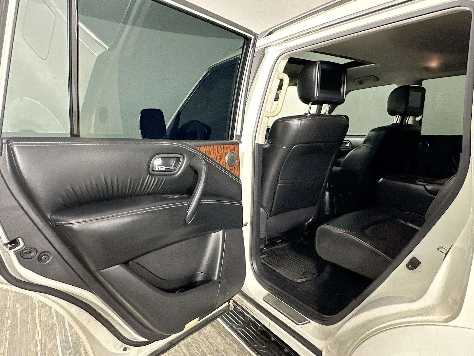 2020 Nissan Armada Platinum photo 10