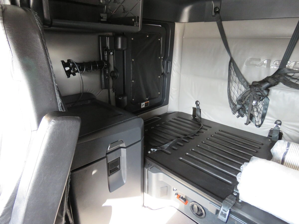 2022 Freightliner Cascadia - image 15