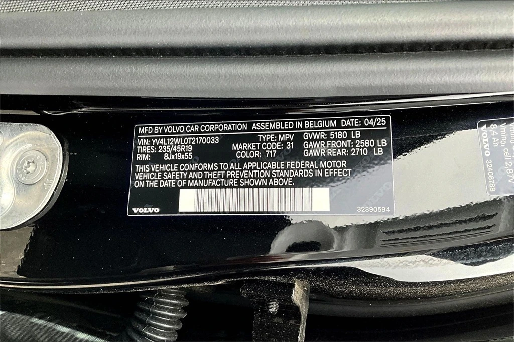 2026 Volvo - image 8