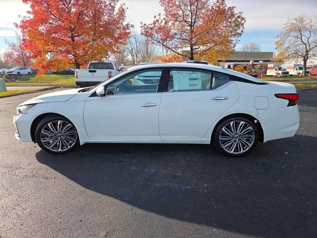 2025 Nissan Altima 2.5 SL photo 4