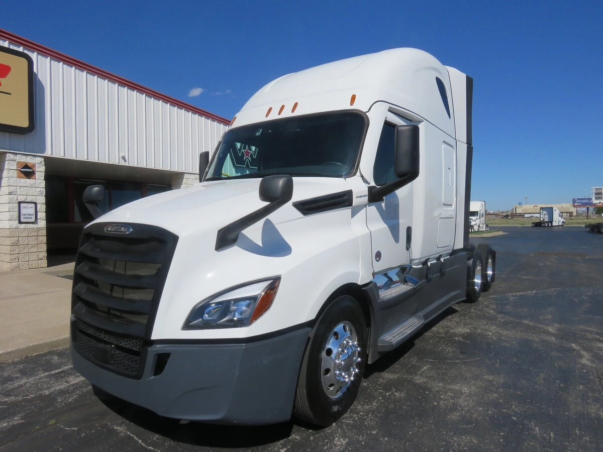 2024 Freightliner Cascadia - image 1