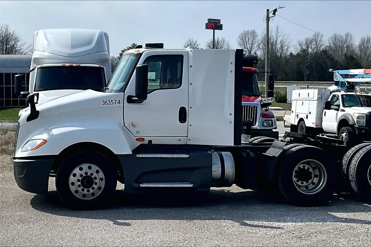 2022 International LT in Louisville, KY — photo 4