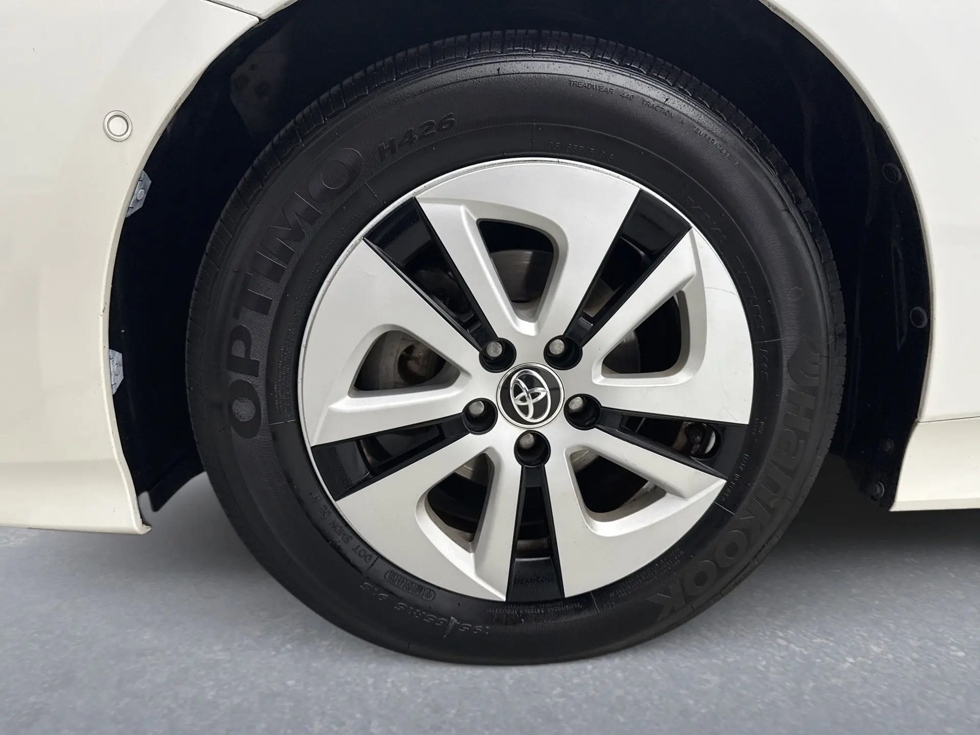 2017 Toyota Prius One Two photo 18
