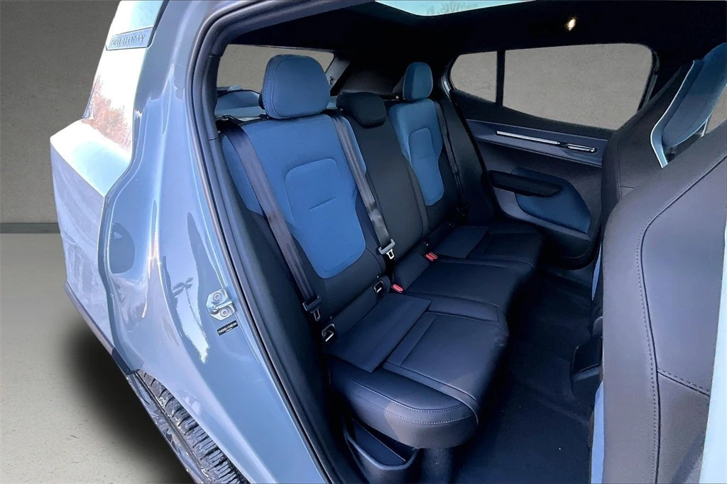 2026 Volvo - image 10