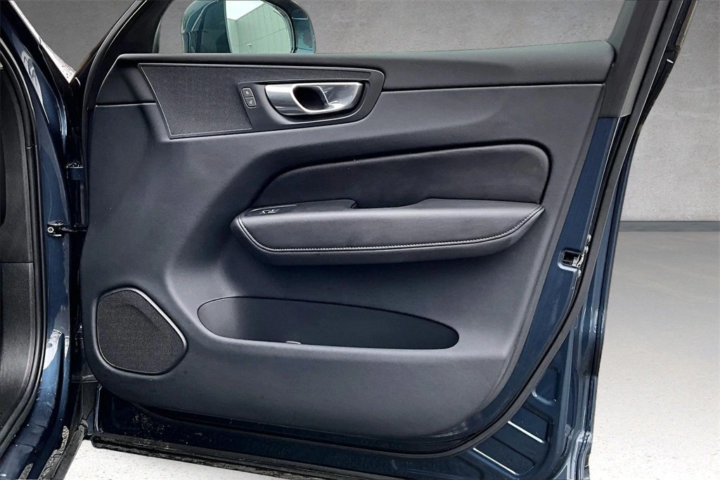 2023 Volvo - image 27