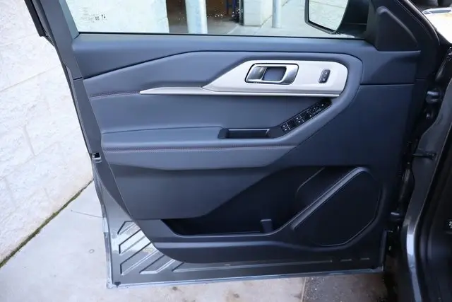 2025 Ford Explorer photo 22
