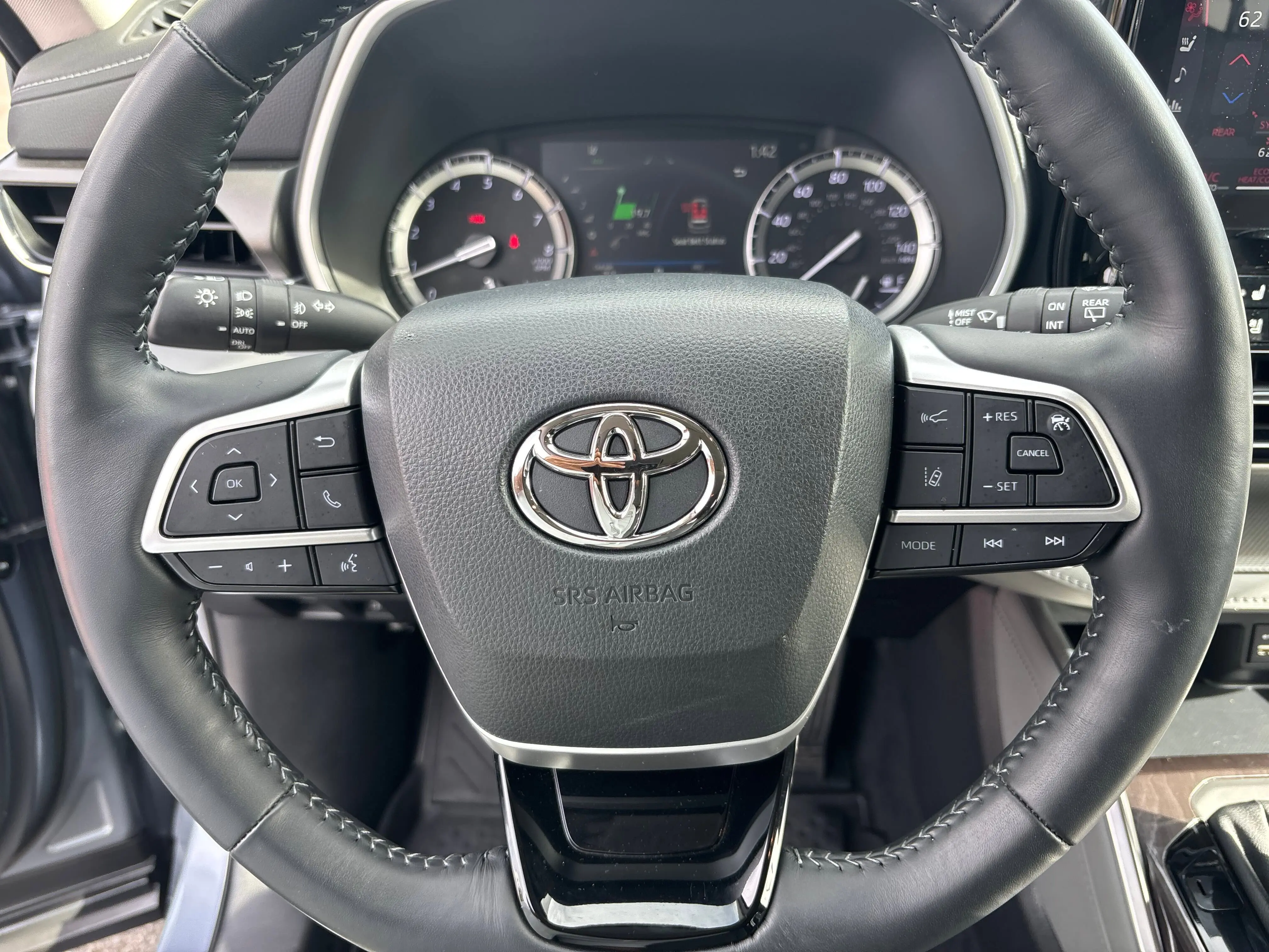 2022 Toyota Highlander Limited photo 7