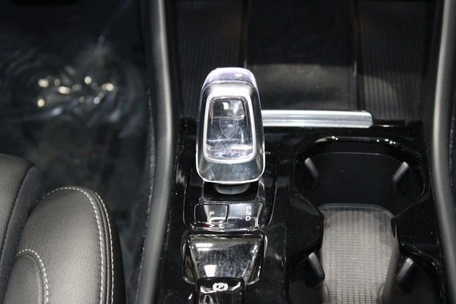 2025 Volvo - image 42