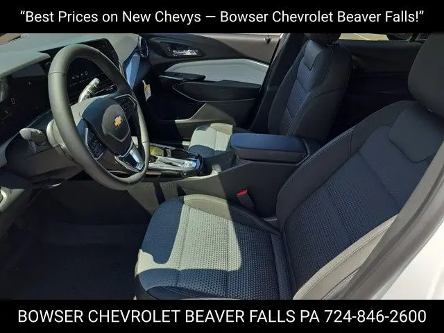2025 Chevrolet Trax LT photo 2