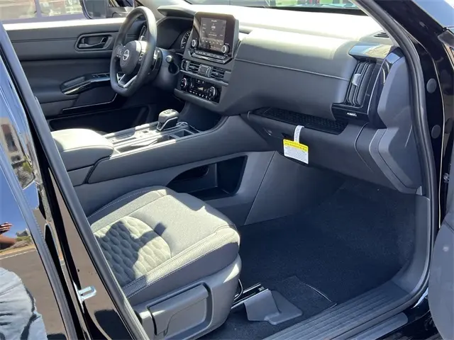 2025 Nissan Pathfinder S photo 23
