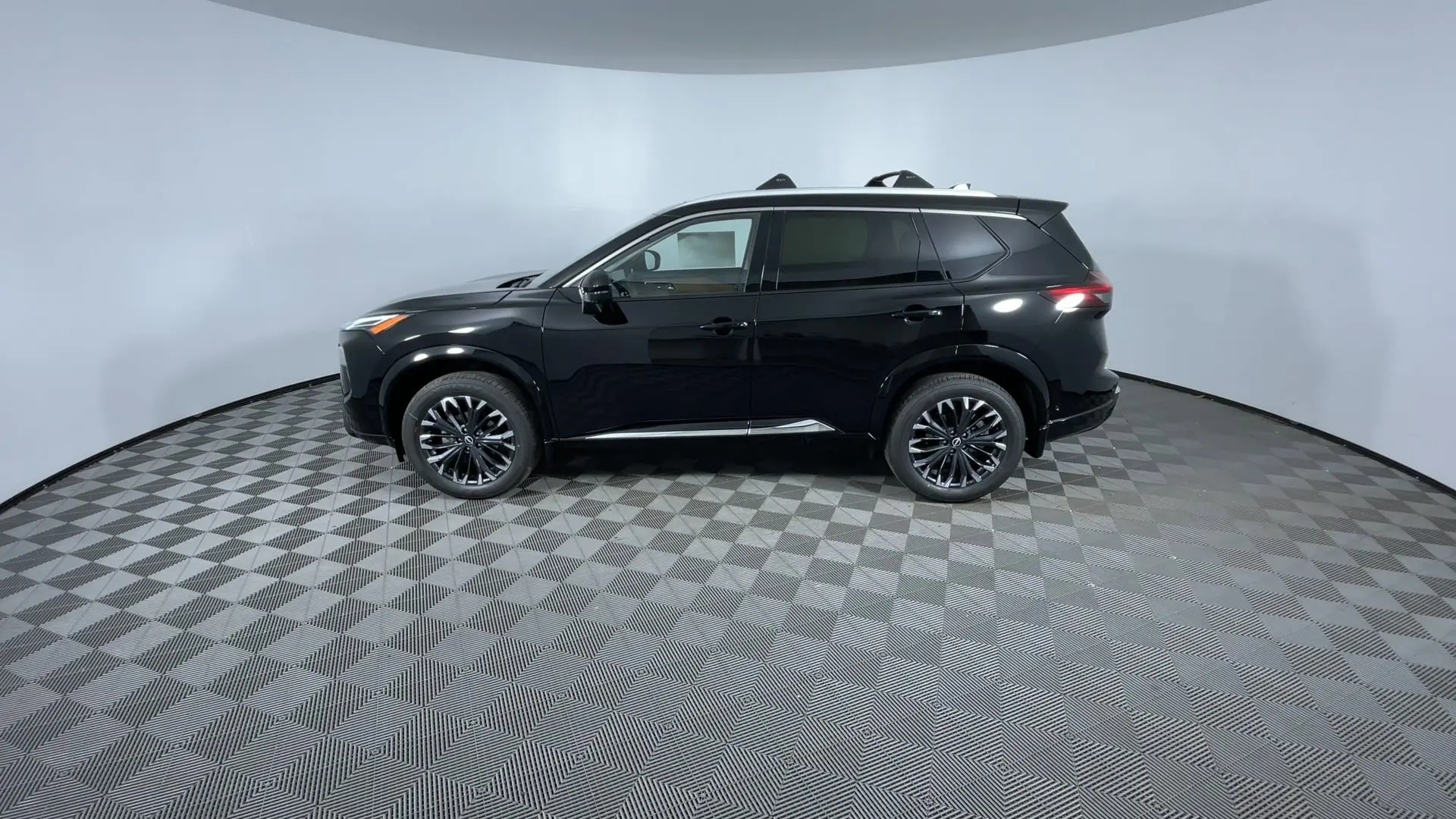 2026 Nissan Rogue Platinum photo 2