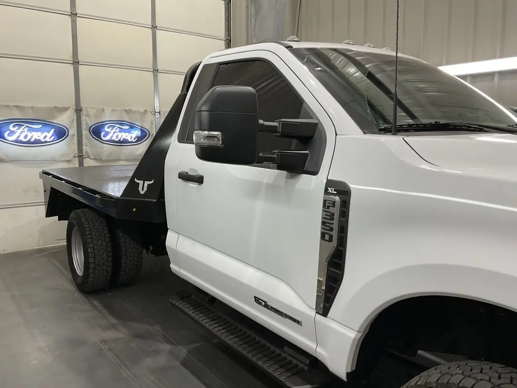 2024 Ford F-350 photo 2