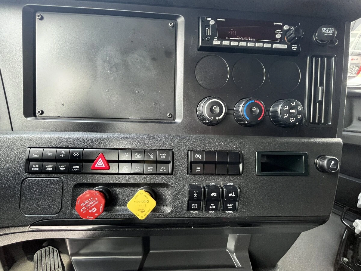 2023 Freightliner Cascadia - image 28