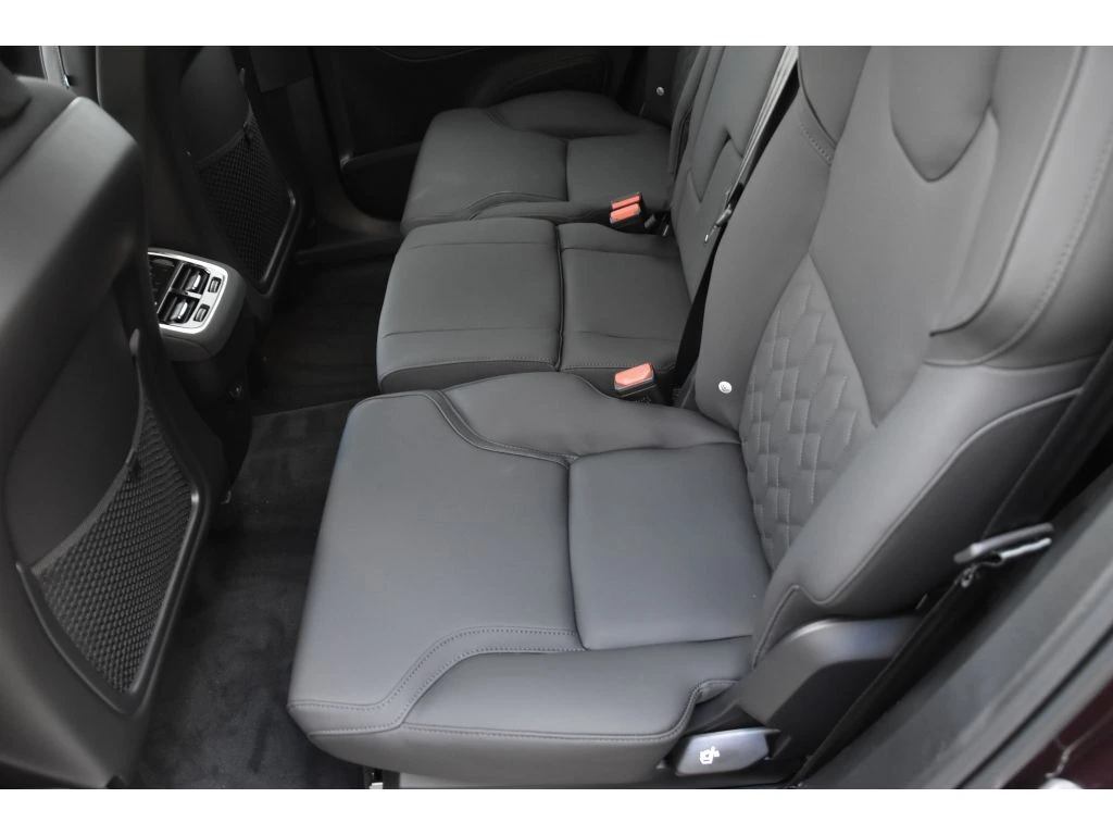 2026 Volvo - image 14