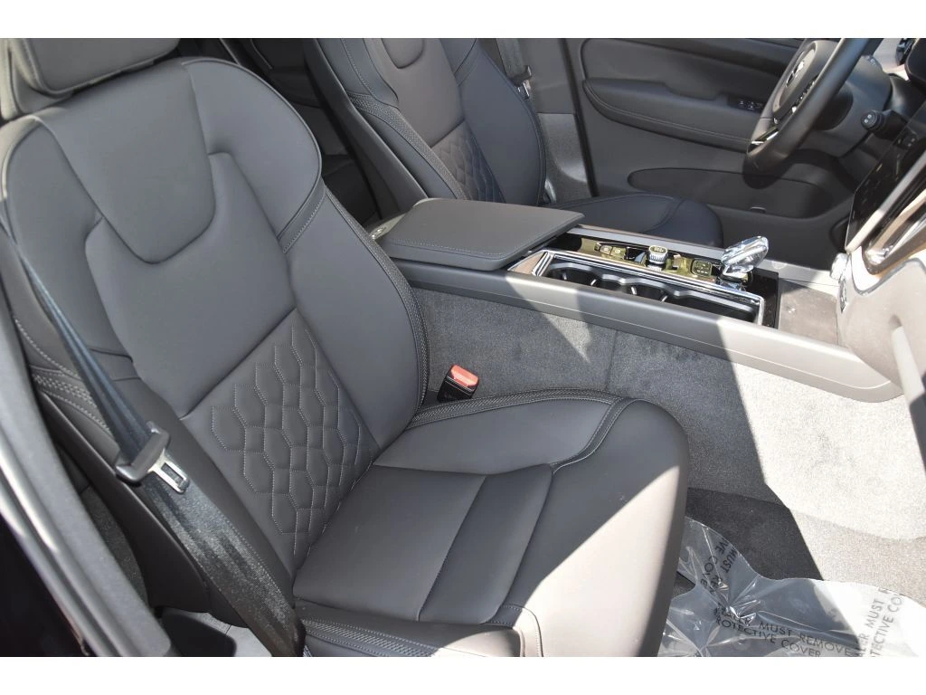 2026 Volvo - image 31