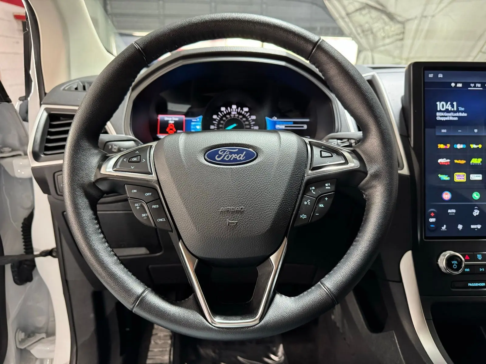 2024 Ford Edge SEL photo 18