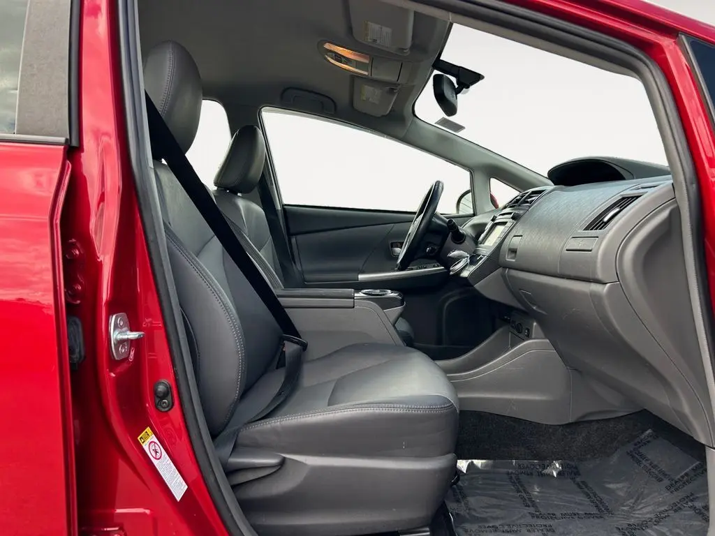 2014 Toyota Prius V Five photo 10