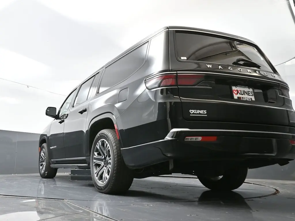 2023 Jeep Wagoneer L Series II photo 22