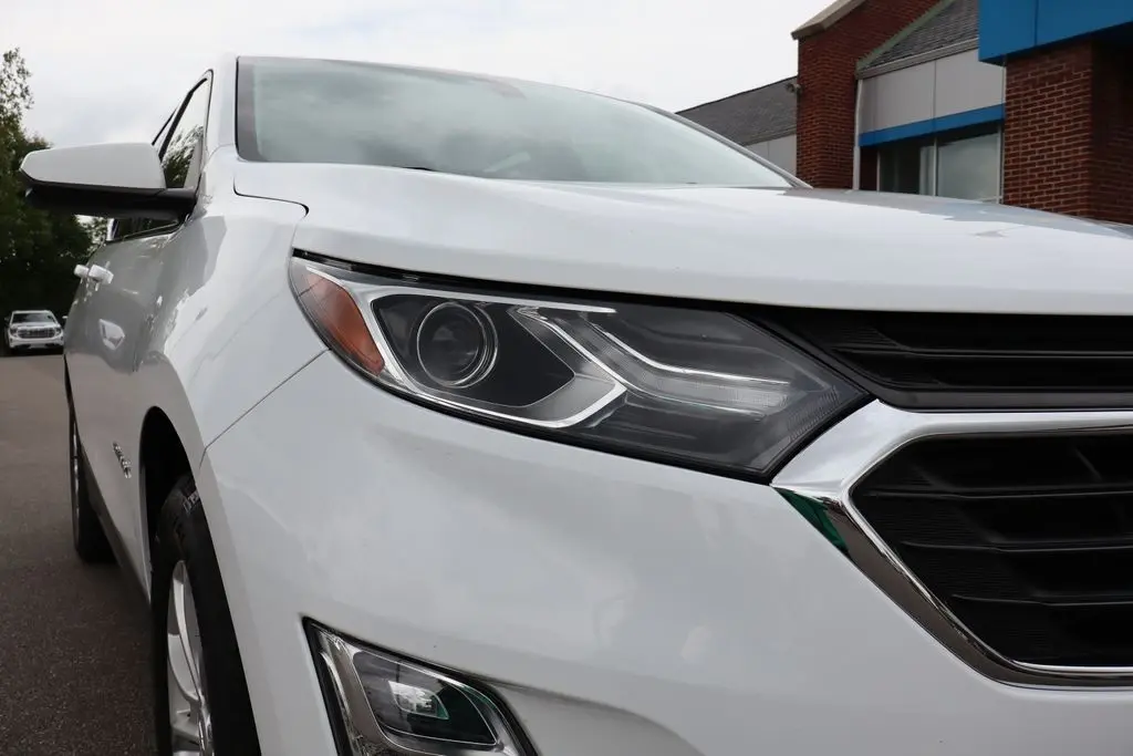 2019 Chevrolet Equinox LT photo 2