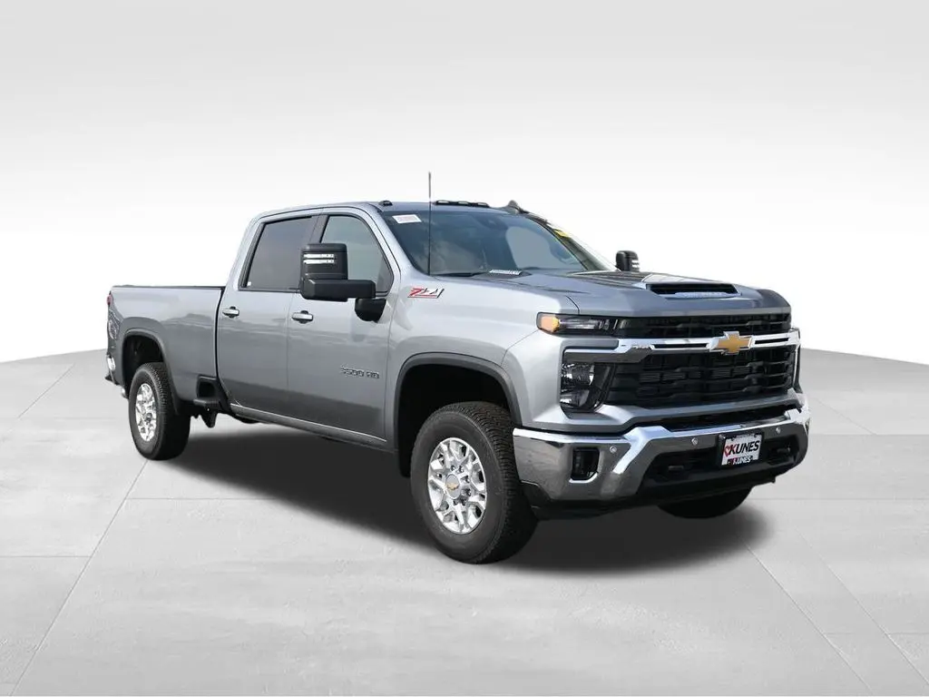 2025 Chevrolet Silverado 3500HD LT photo 2