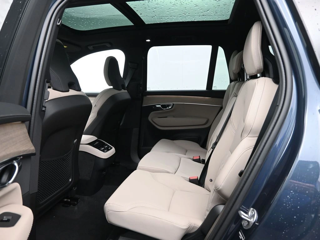 2026 Volvo - image 24