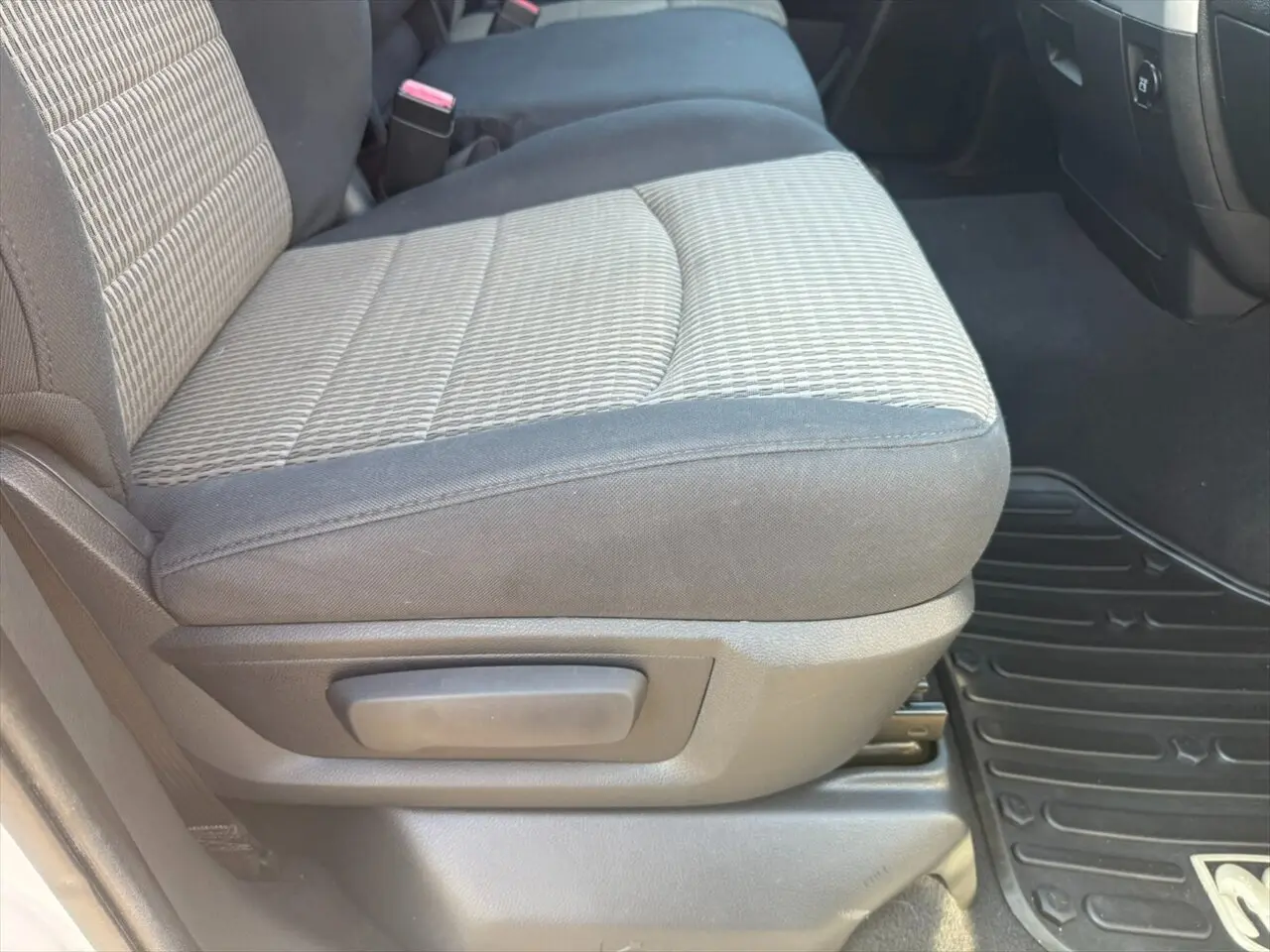 2012 Ram 1500 SLT photo 31