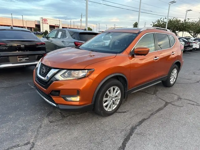 2018 Nissan Rogue SV photo 2
