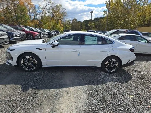 2026 Hyundai Sonata SEL Sport photo 2