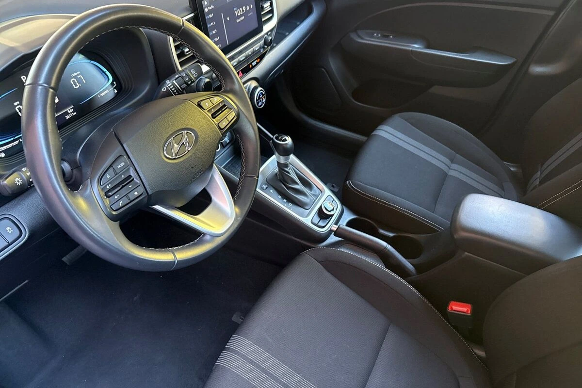 2025 Hyundai Venue SEL - Photo 10