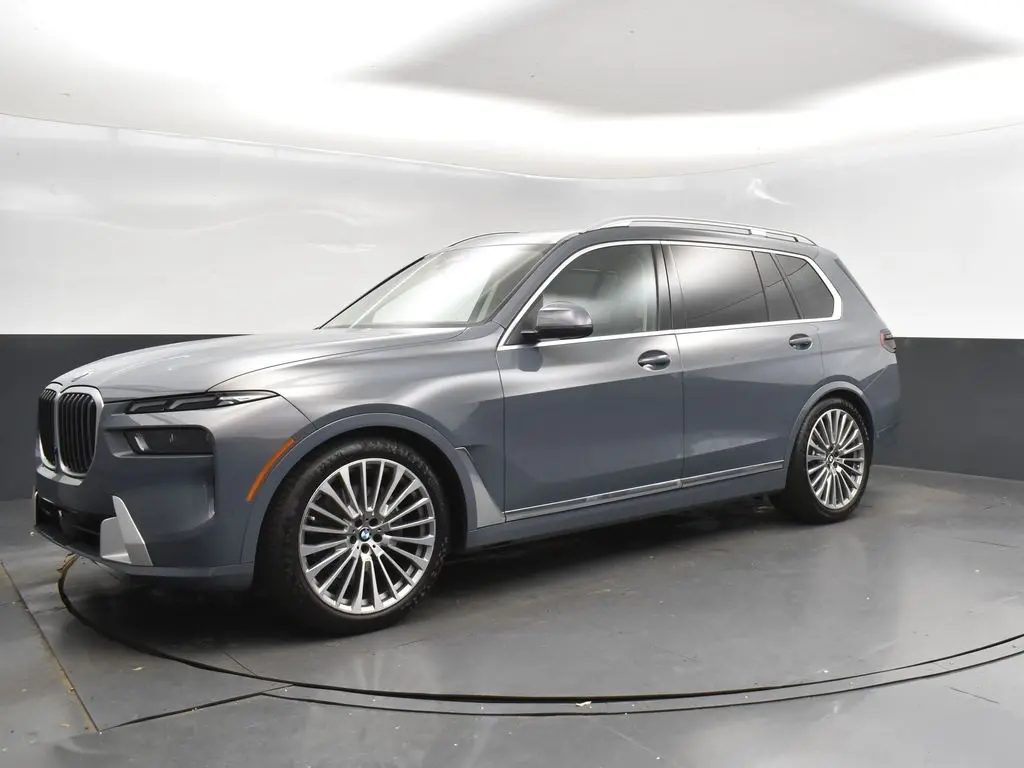 2023 BMW X7 40i's photo