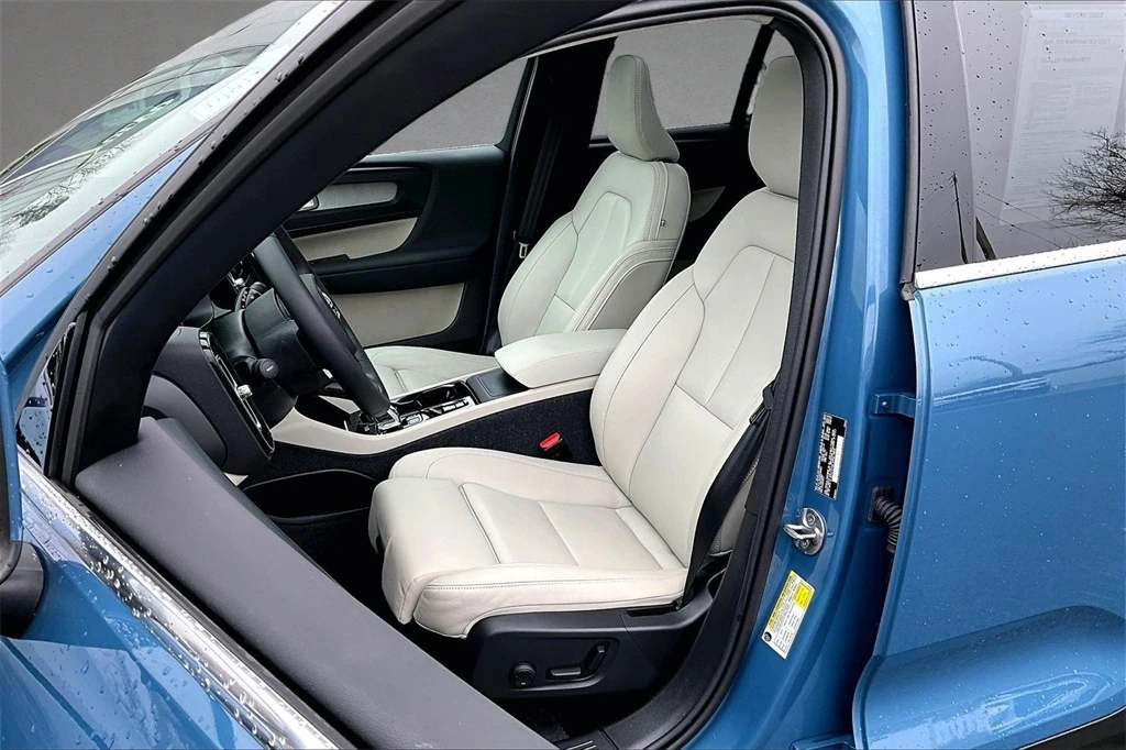 2024 Volvo - image 21