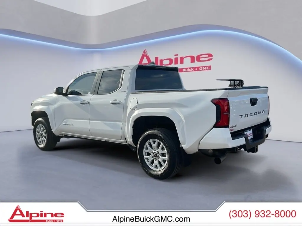 2024 Toyota Tacoma 4x4 SR5 photo 3