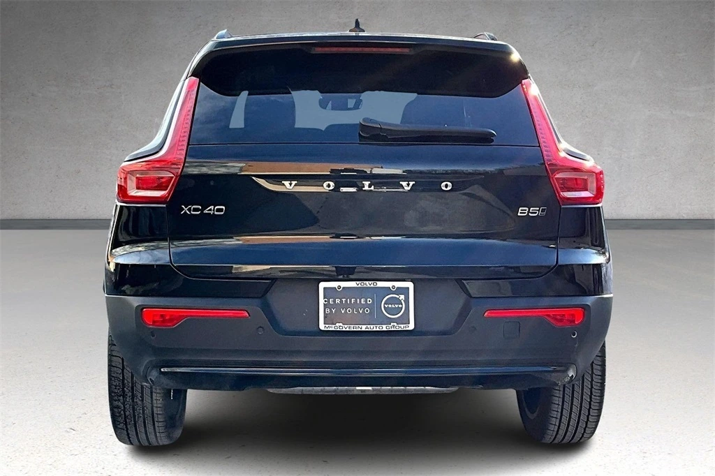 2026 Volvo - image 5