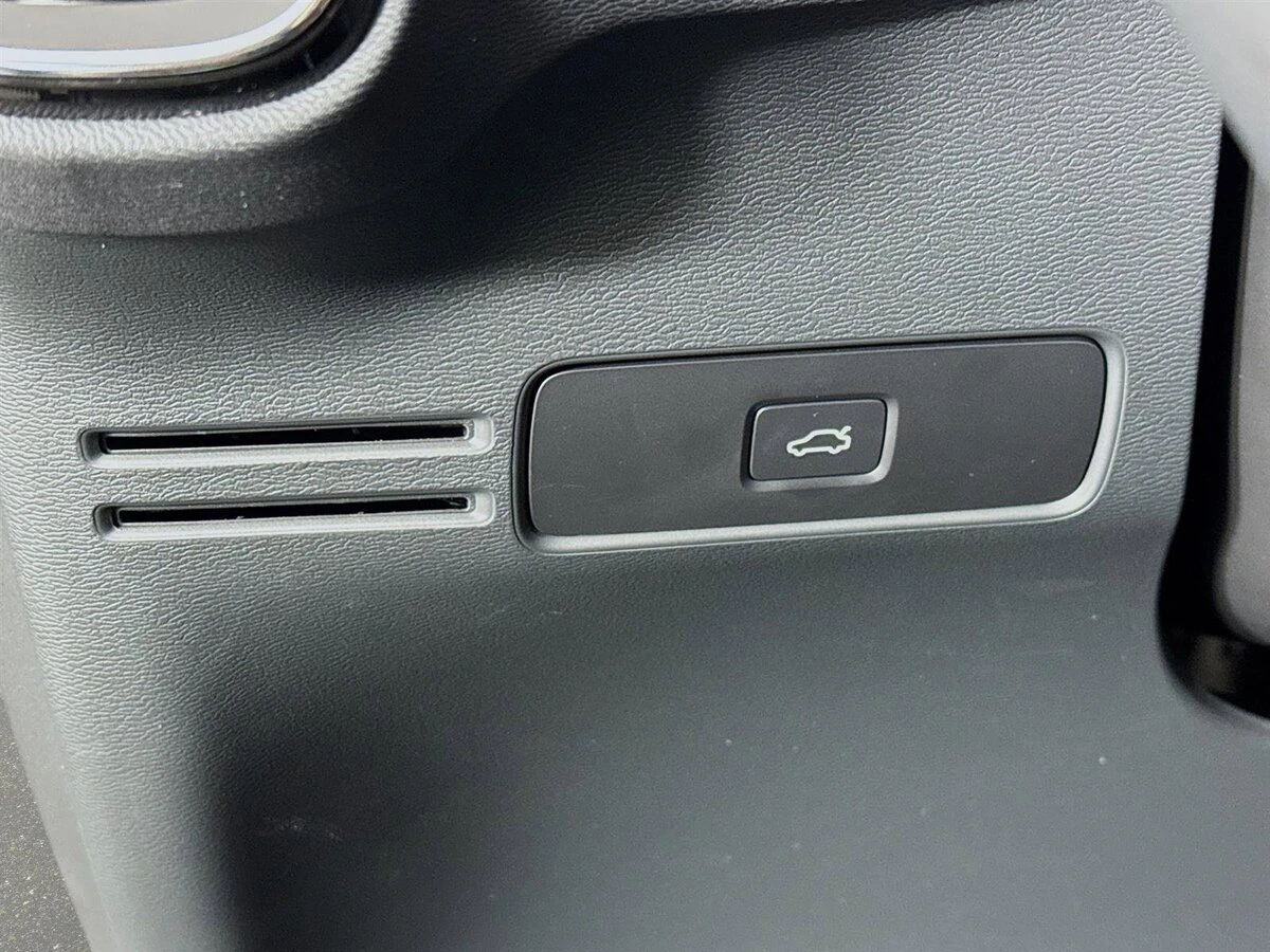 2023 Volvo - image 10