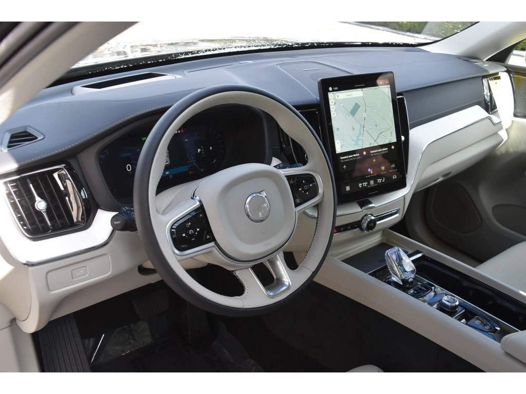 2026 Volvo - image 11