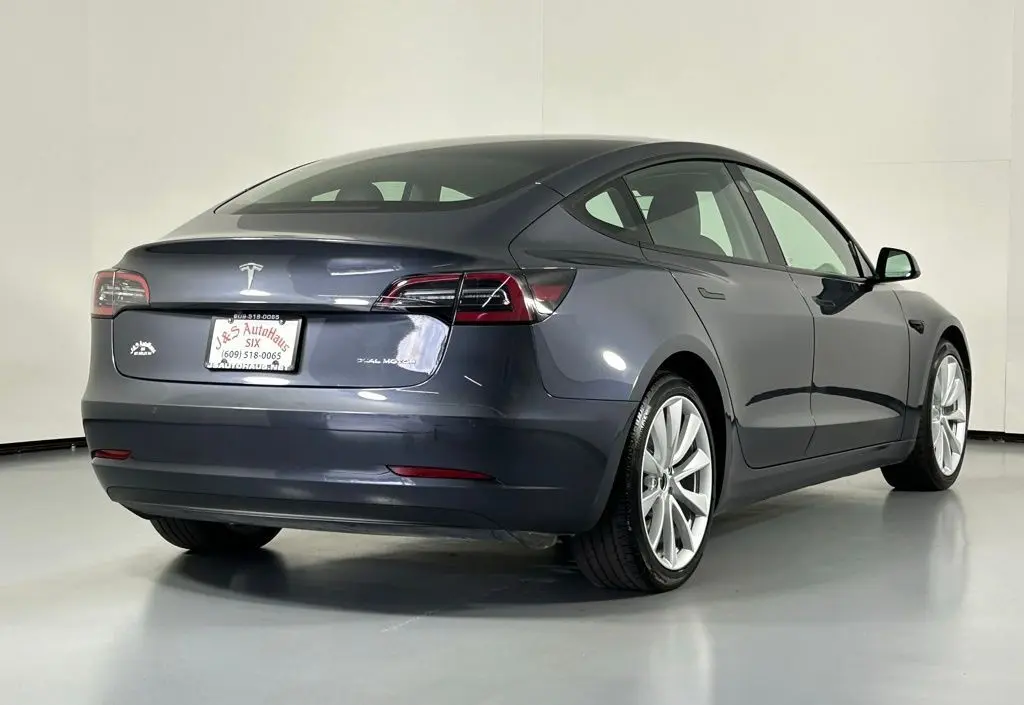 2022 Tesla Model 3 Long Range photo 7