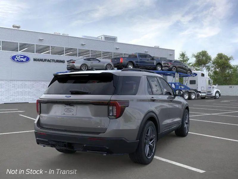 2026 Ford Explorer ST-Line photo 4