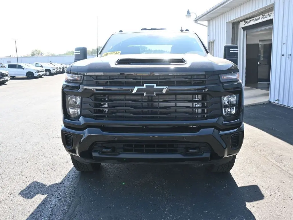 2026 Chevrolet Silverado 2500HD Custom photo 7