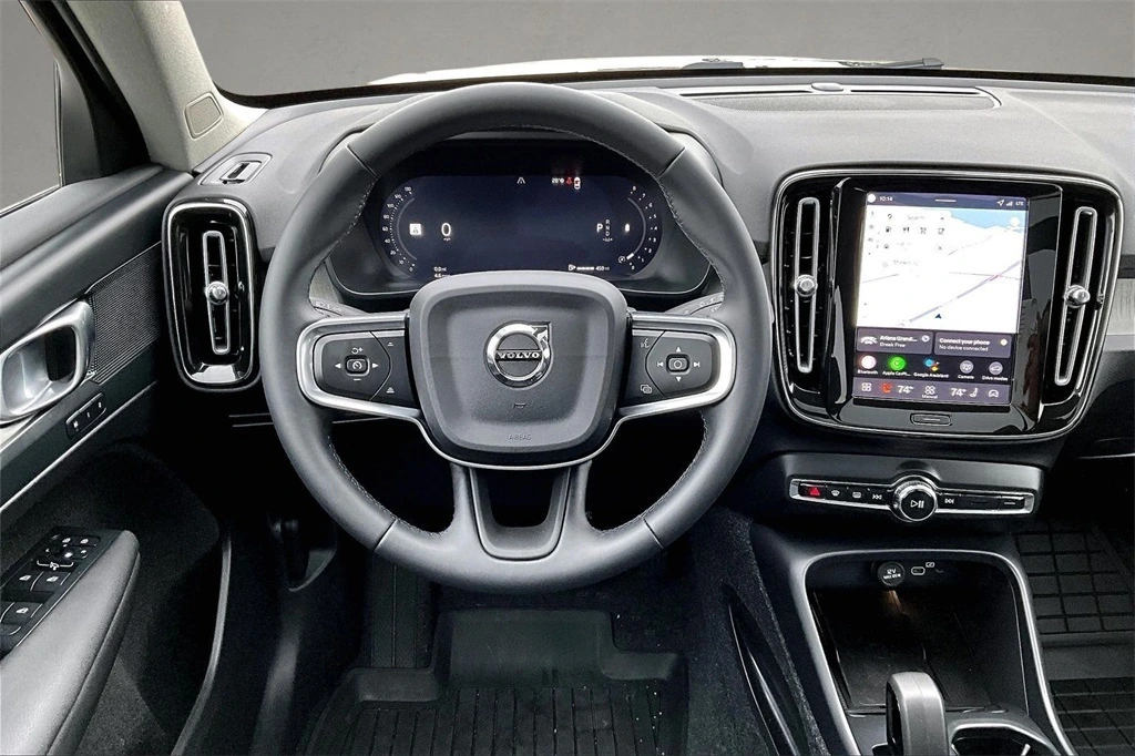 2026 Volvo - image 8