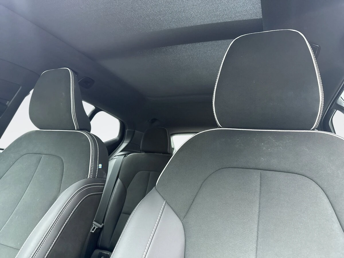 2025 Volvo - image 9