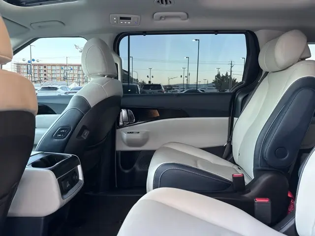 2025 Kia Carnival SX Prestige photo 18