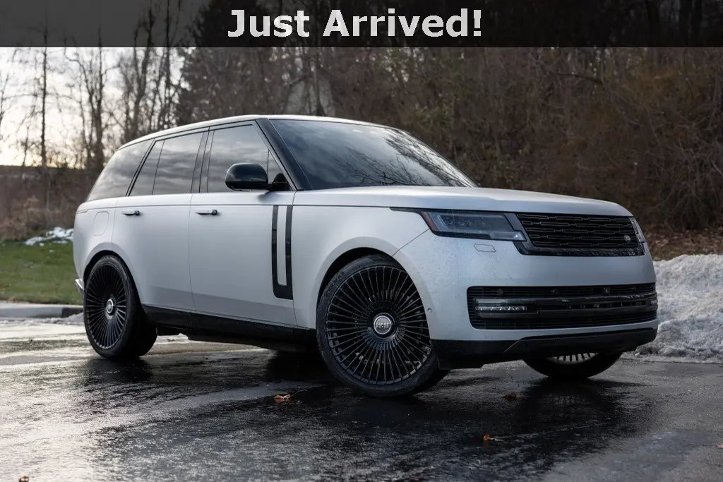 2025 Land Rover Range Rover SE's photo